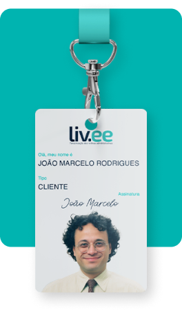 Cartão preso no crachá verde